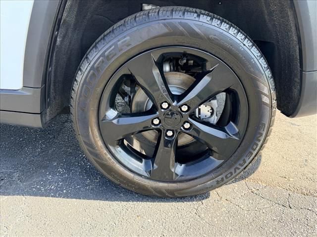 Used 2022 Jeep Grand Cherokee Altitude AWD/4WD image 14