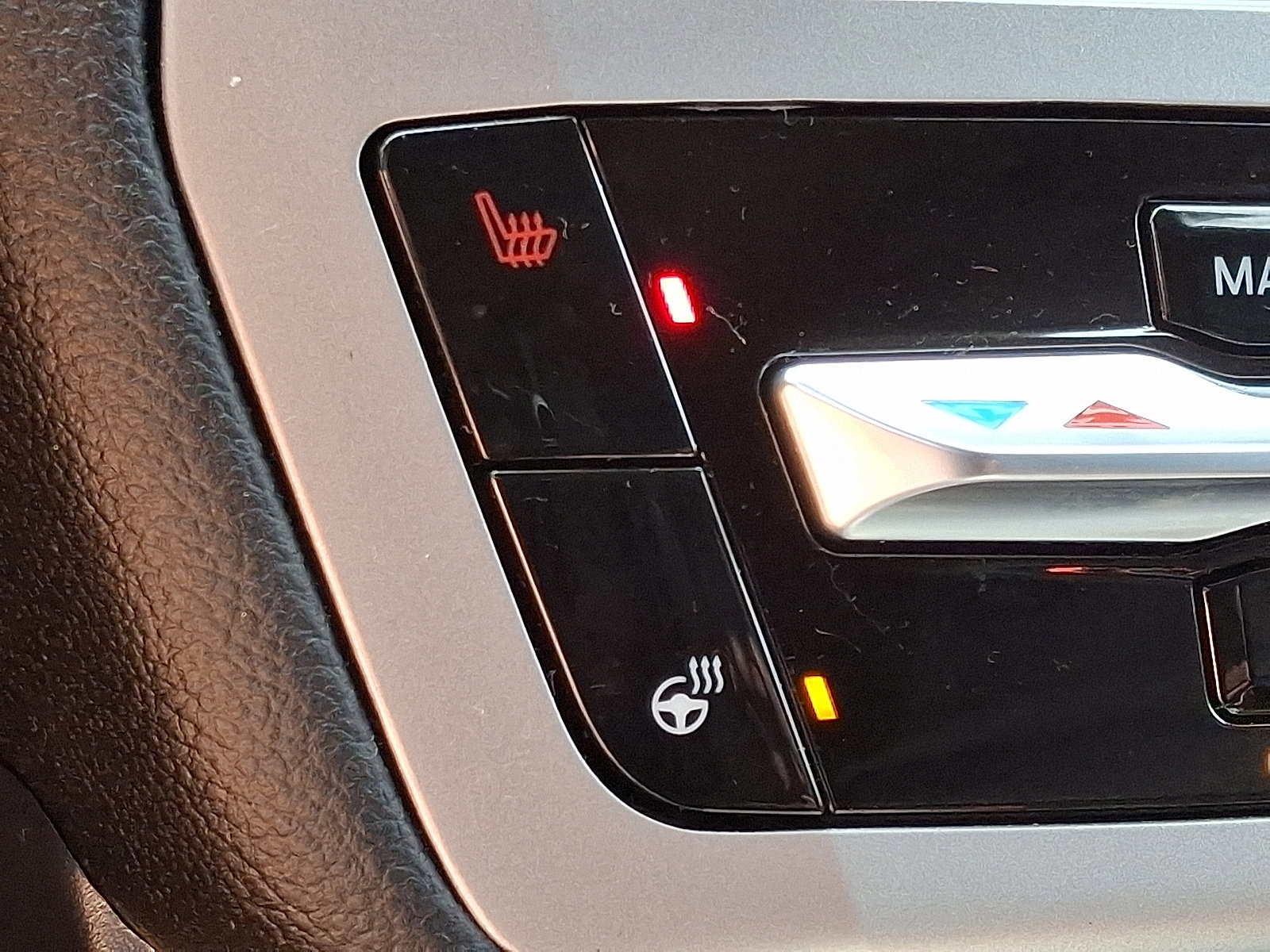 Certified 2022 Ford Explorer XLT w/ Equipment Group 202A image 23