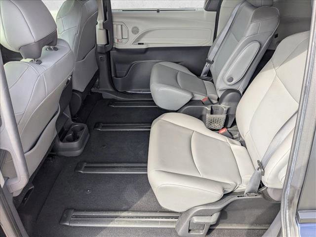 Used 2022 Toyota Sienna XLE AWD/4WD image 21