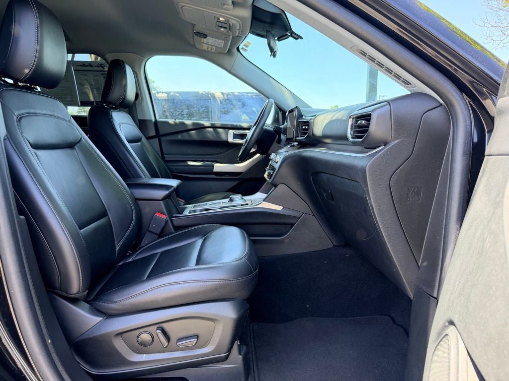 Certified 2023 Ford Explorer XLT w/ Equipment Group 202A RWD image 11