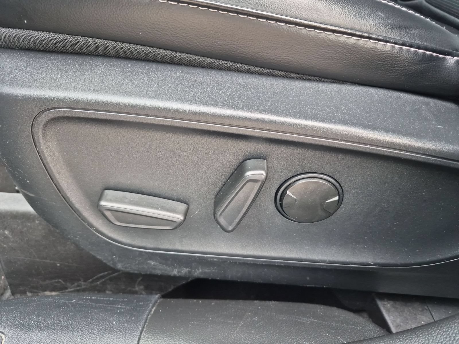 Certified 2024 Ford Escape Platinum AWD/4WD image 13