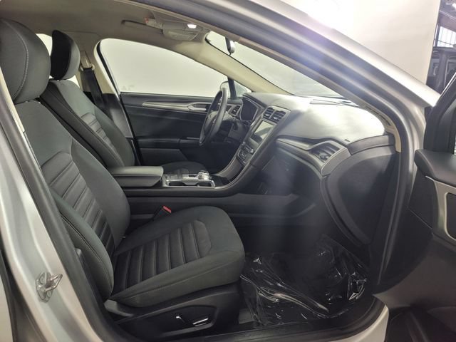 Certified 2017 Ford Fusion SE w/ Fusion SE Technology Package FWD image 19