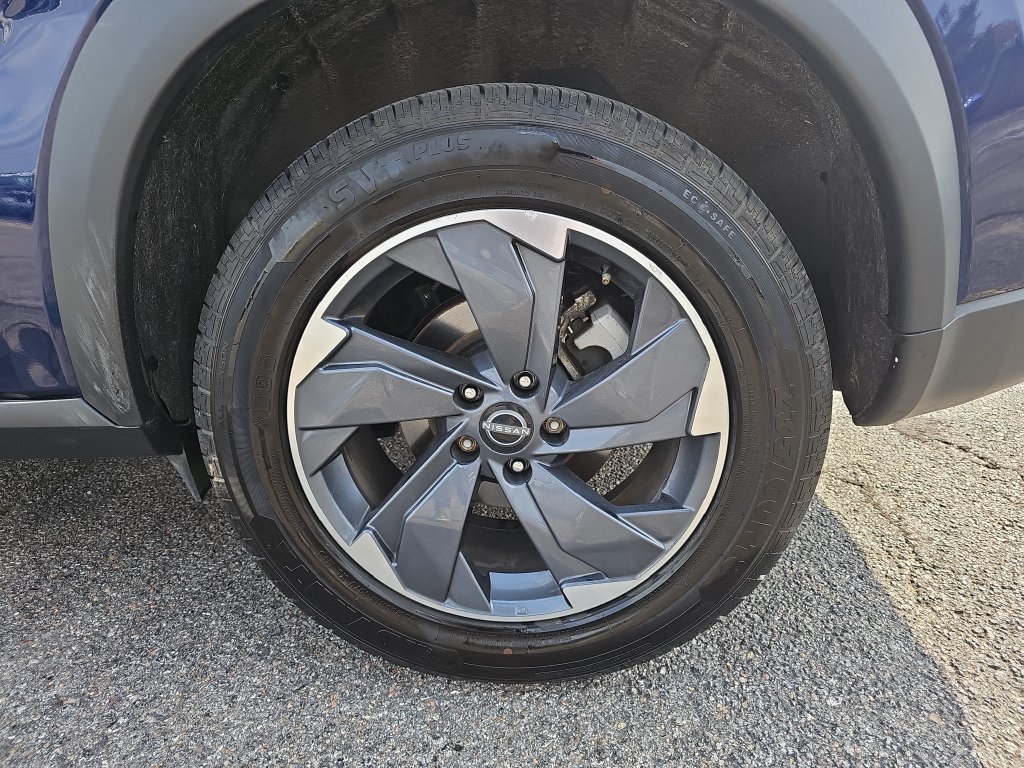 Used 2024 Nissan Rogue SV FWD image 32