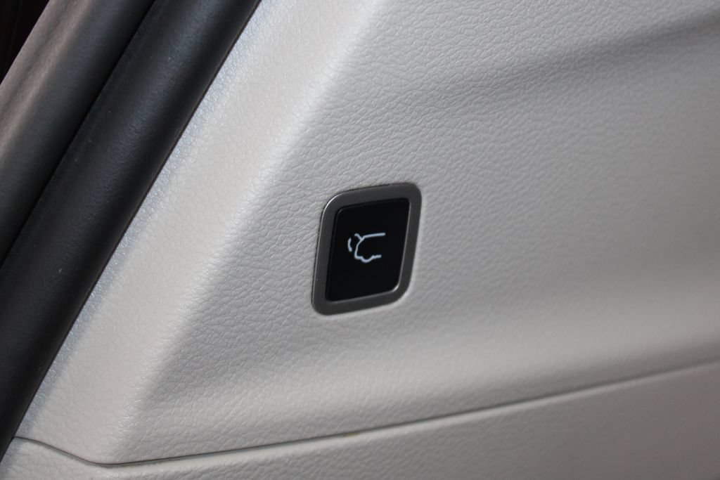 Used 2024 Chrysler Pacifica Touring-L FWD image 17