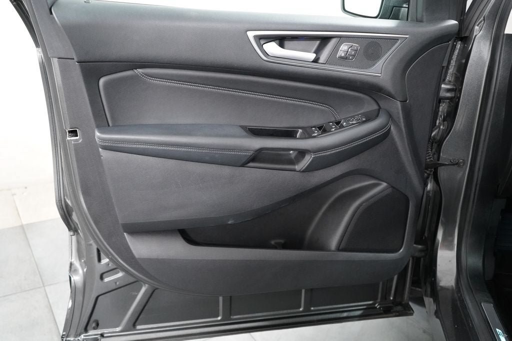 Certified 2018 Ford Edge Titanium w/ Technology Package FWD image 23