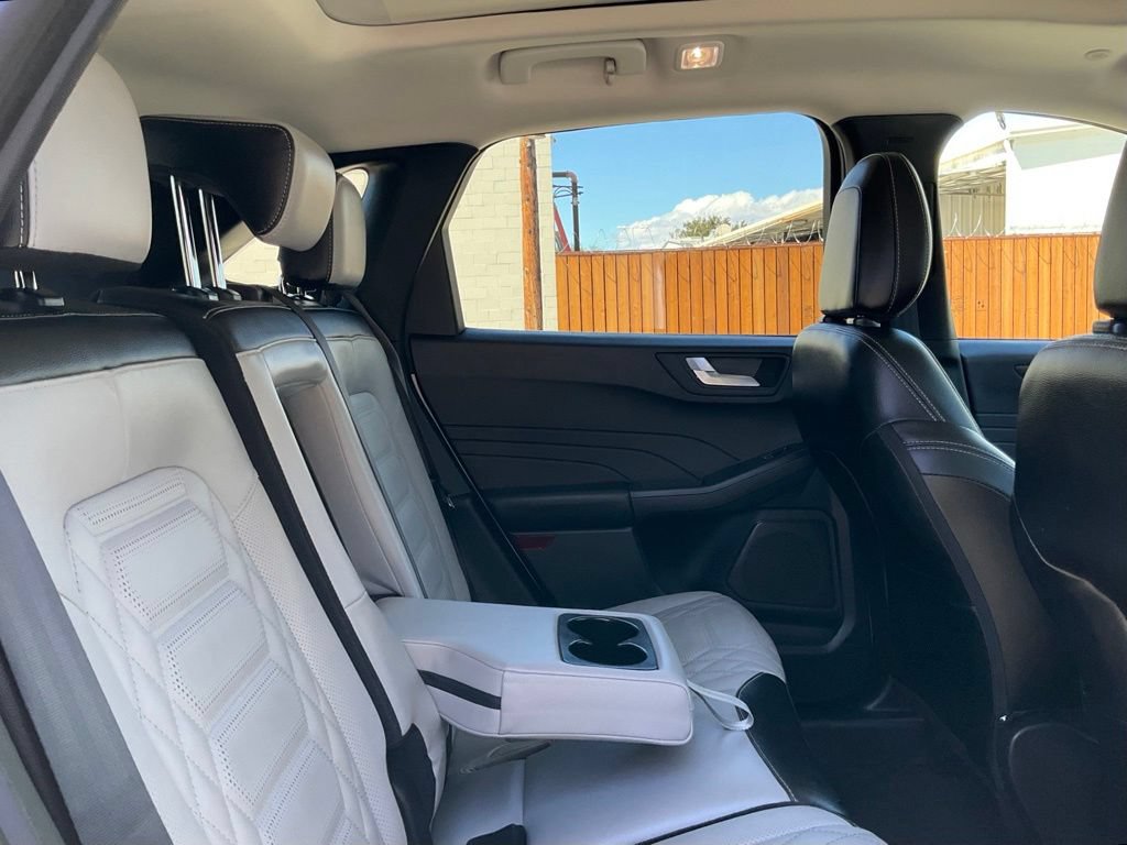 Certified 2024 Ford Escape SE w/ PHEV Premium Package FWD image 23