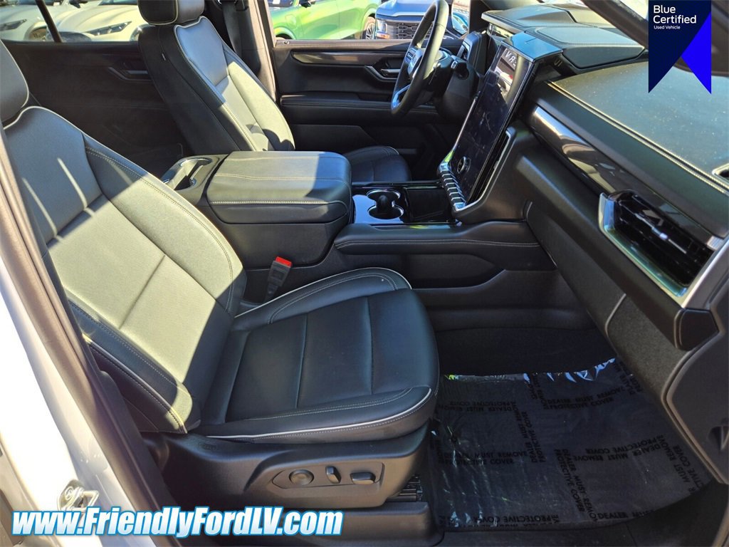 Used 2025 GMC Yukon Elevation image 17