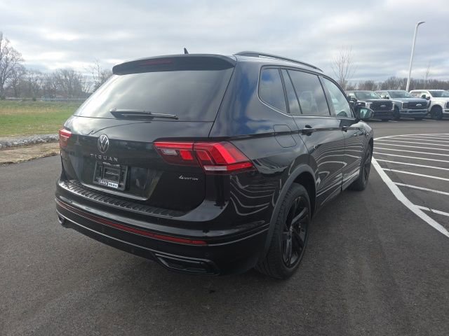 Used 2023 Volkswagen Tiguan SE R-Line AWD/4WD image 4