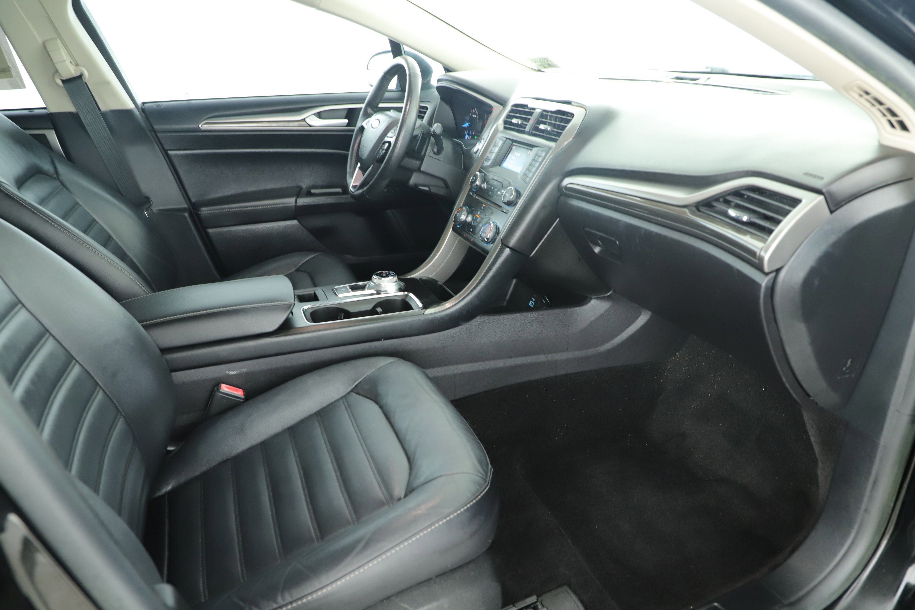 Certified 2017 Ford Fusion SE image 9