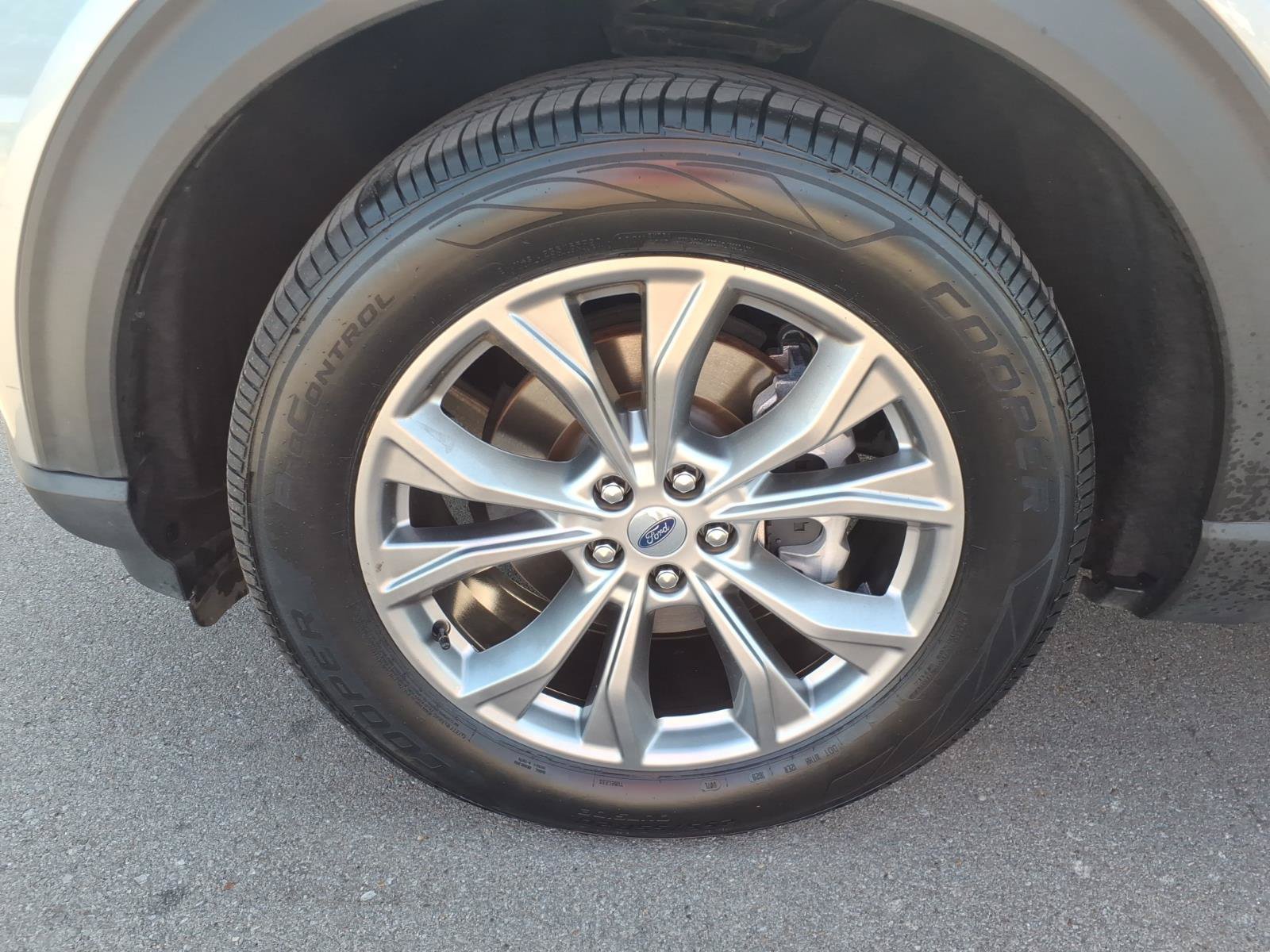 Certified 2022 Ford Explorer XLT w/ Equipment Group 202A RWD image 9