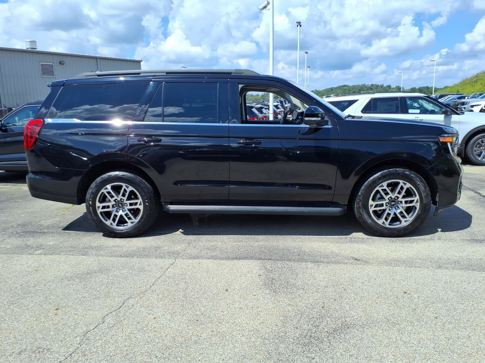 Certified 2025 Ford Expedition Active AWD/4WD image 6