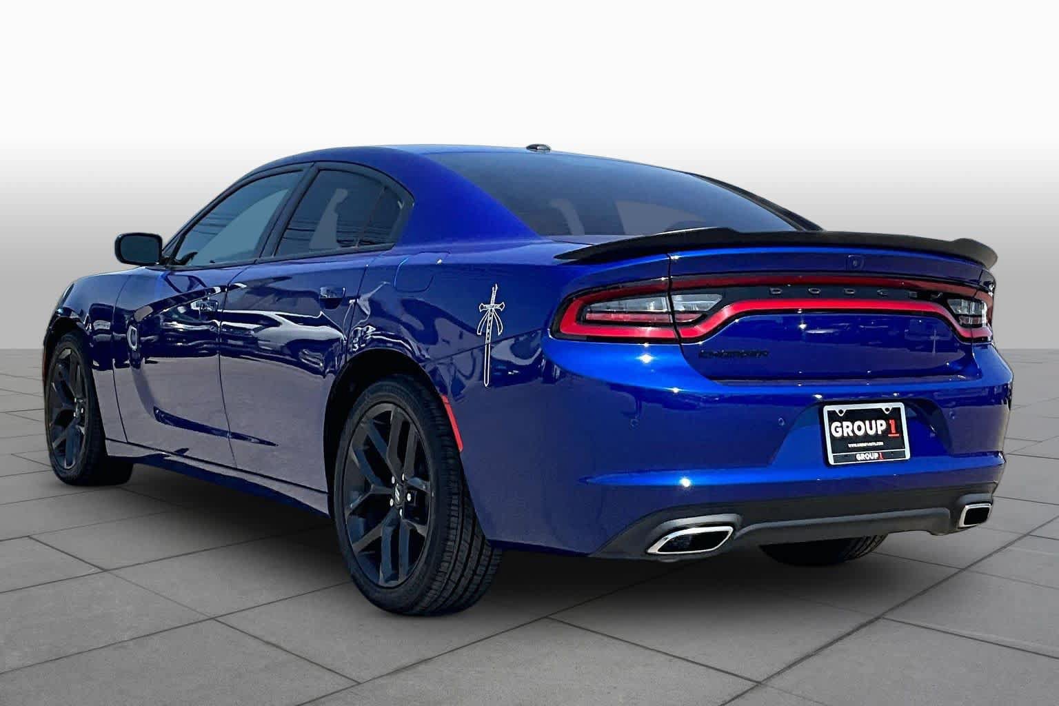 Used 2022 Dodge Charger SXT w/ Blacktop Package RWD image 11