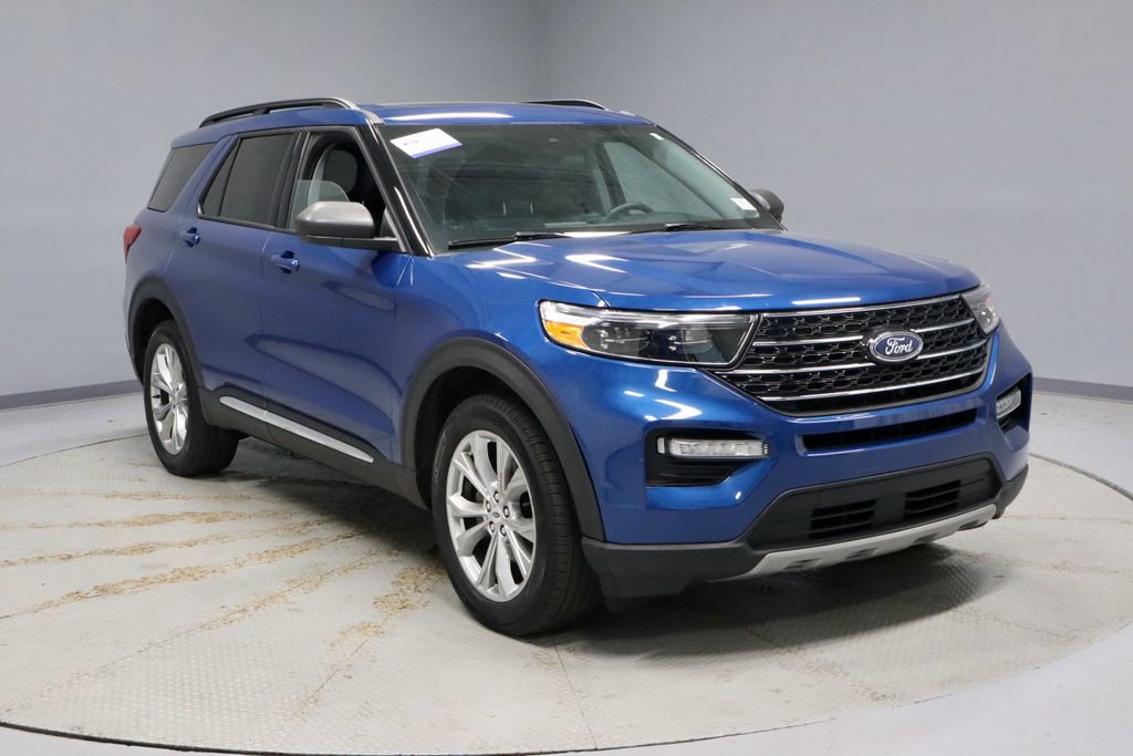 Certified 2023 Ford Explorer XLT w/ Equipment Group 202A AWD/4WD image 1