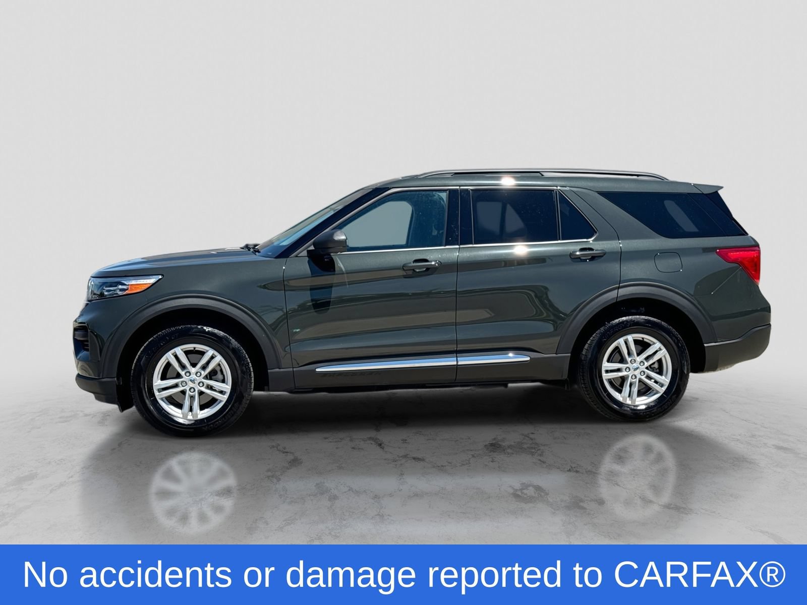 Certified 2024 Ford Explorer XLT AWD/4WD image 3