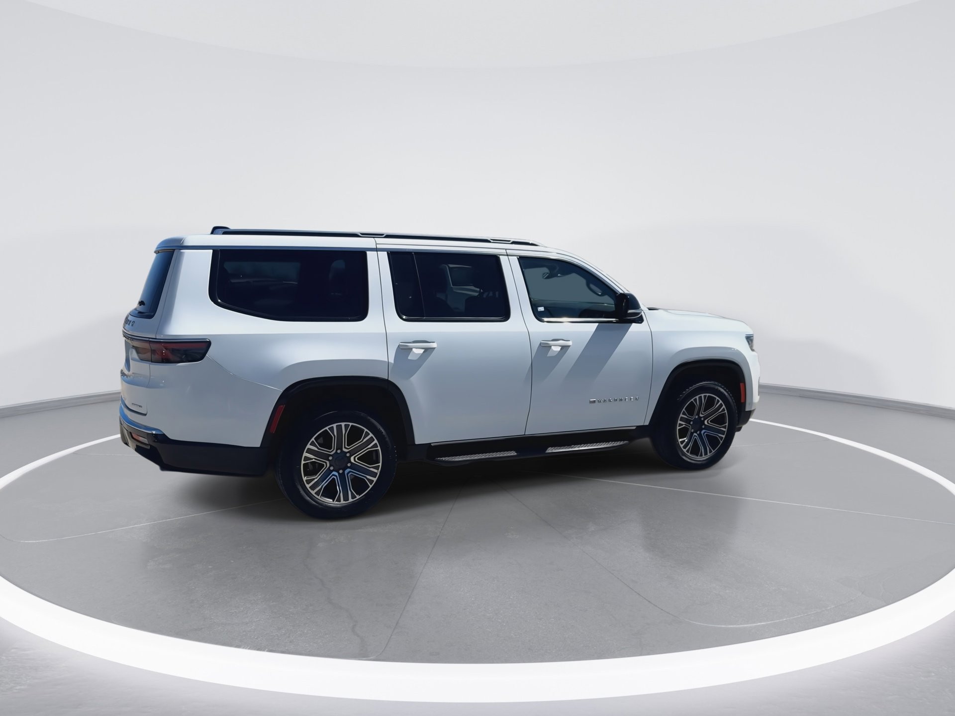 Used 2024 Jeep Wagoneer Series II w/ Flexible Seating Group image 9