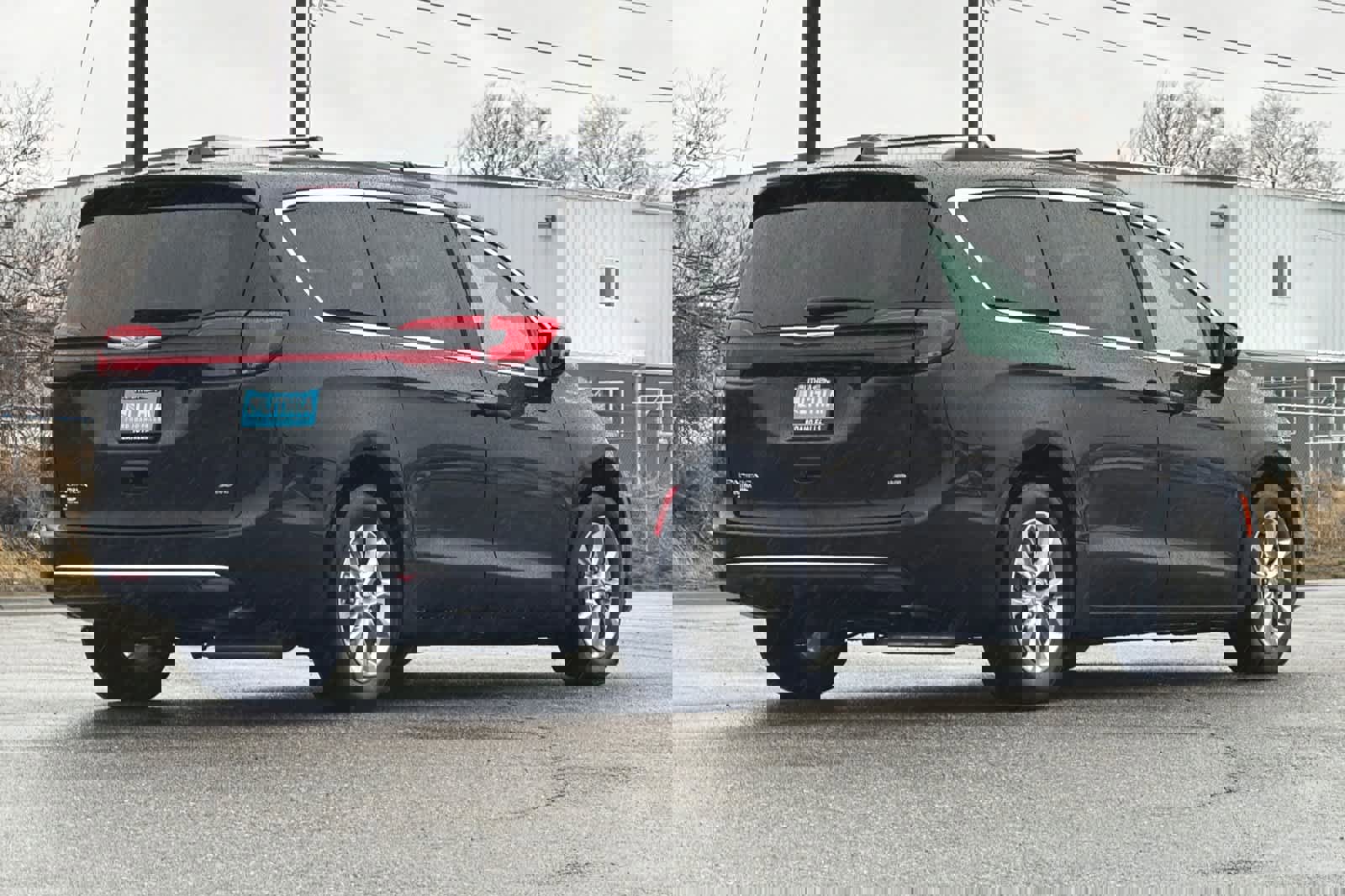 Used 2022 Chrysler Pacifica Touring-L image 5