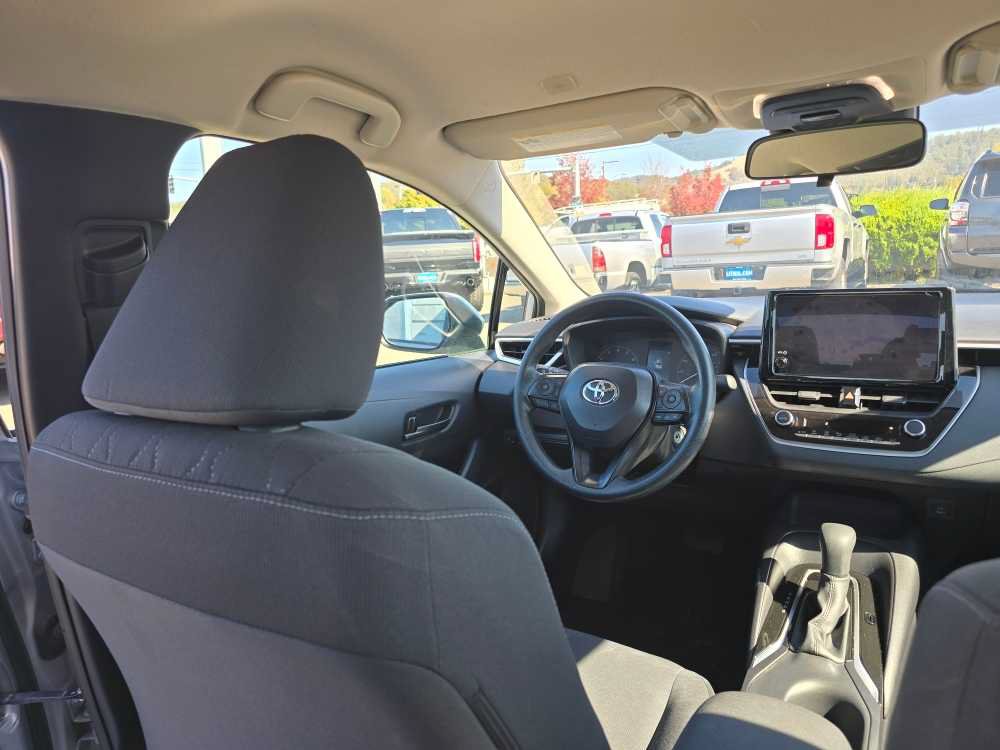 Used 2025 Toyota Corolla LE FWD image 10