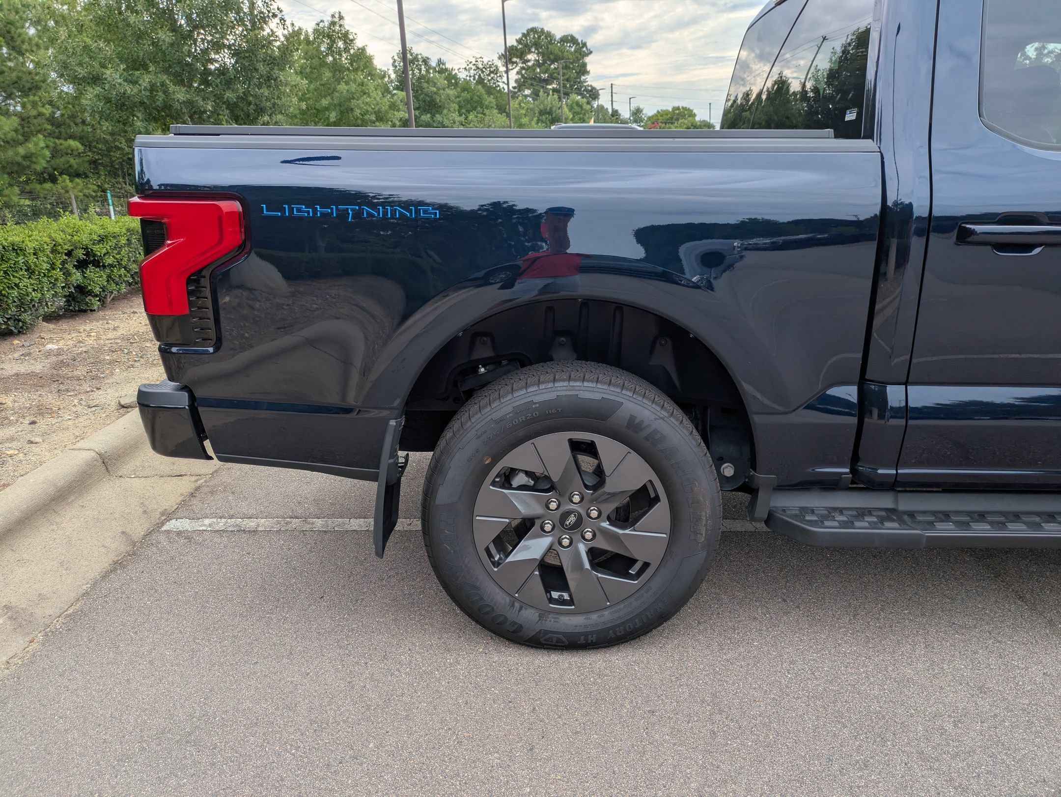 Certified 2025 Ford F150 Lightning Flash AWD/4WD image 40