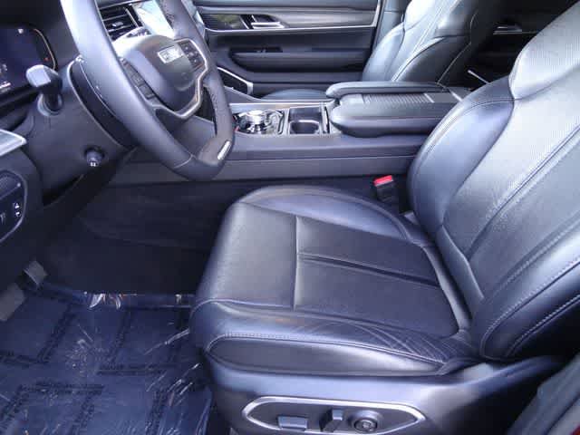 Used 2024 Jeep Wagoneer L Series II w/ Flexible Seating Group AWD/4WD image 6