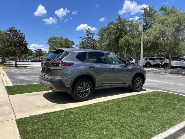 Used 2023 Nissan Rogue S AWD/4WD image 5