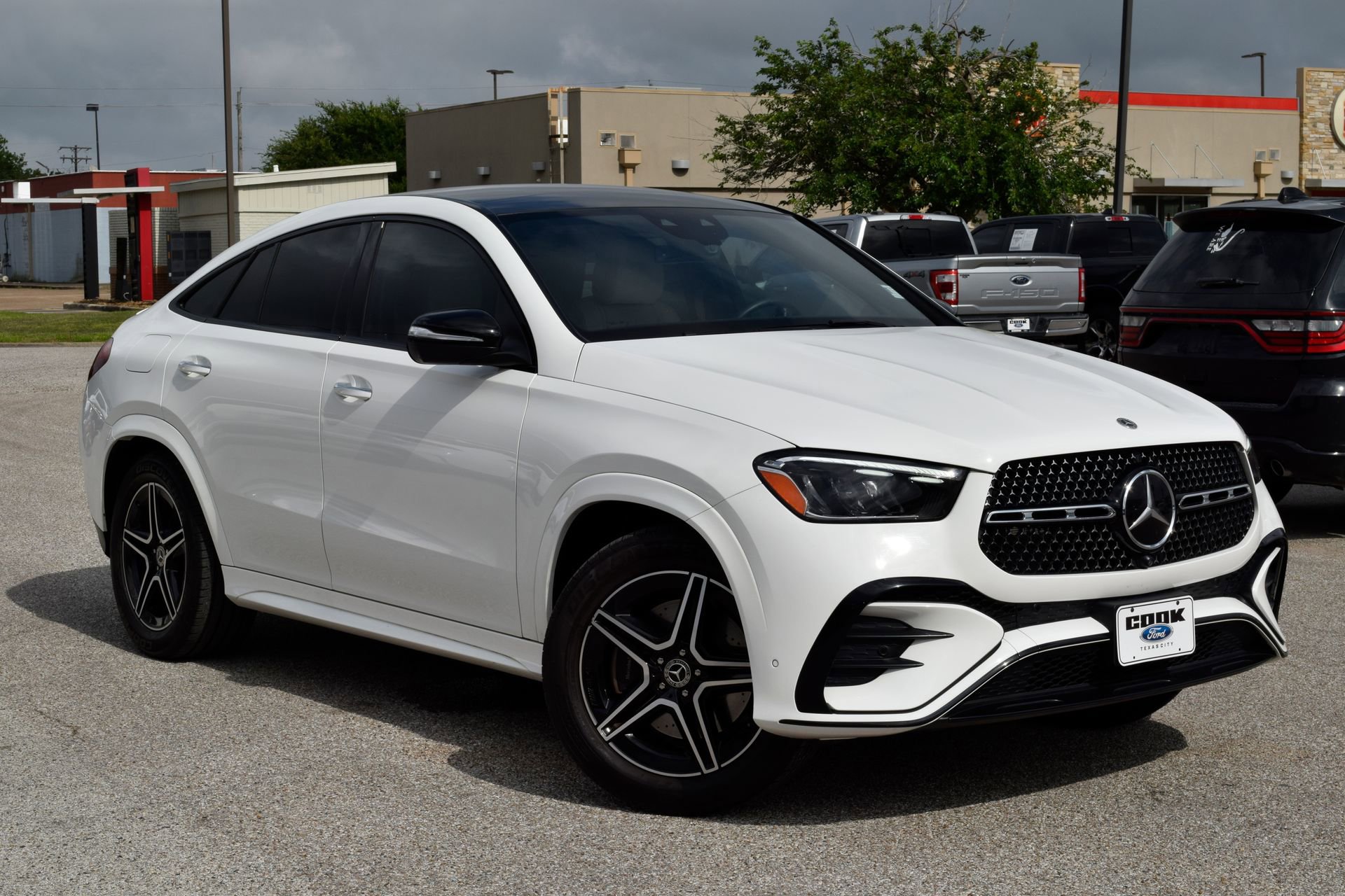 Used 2025 Mercedes-Benz GLE 450 4MATIC Coupe image 3