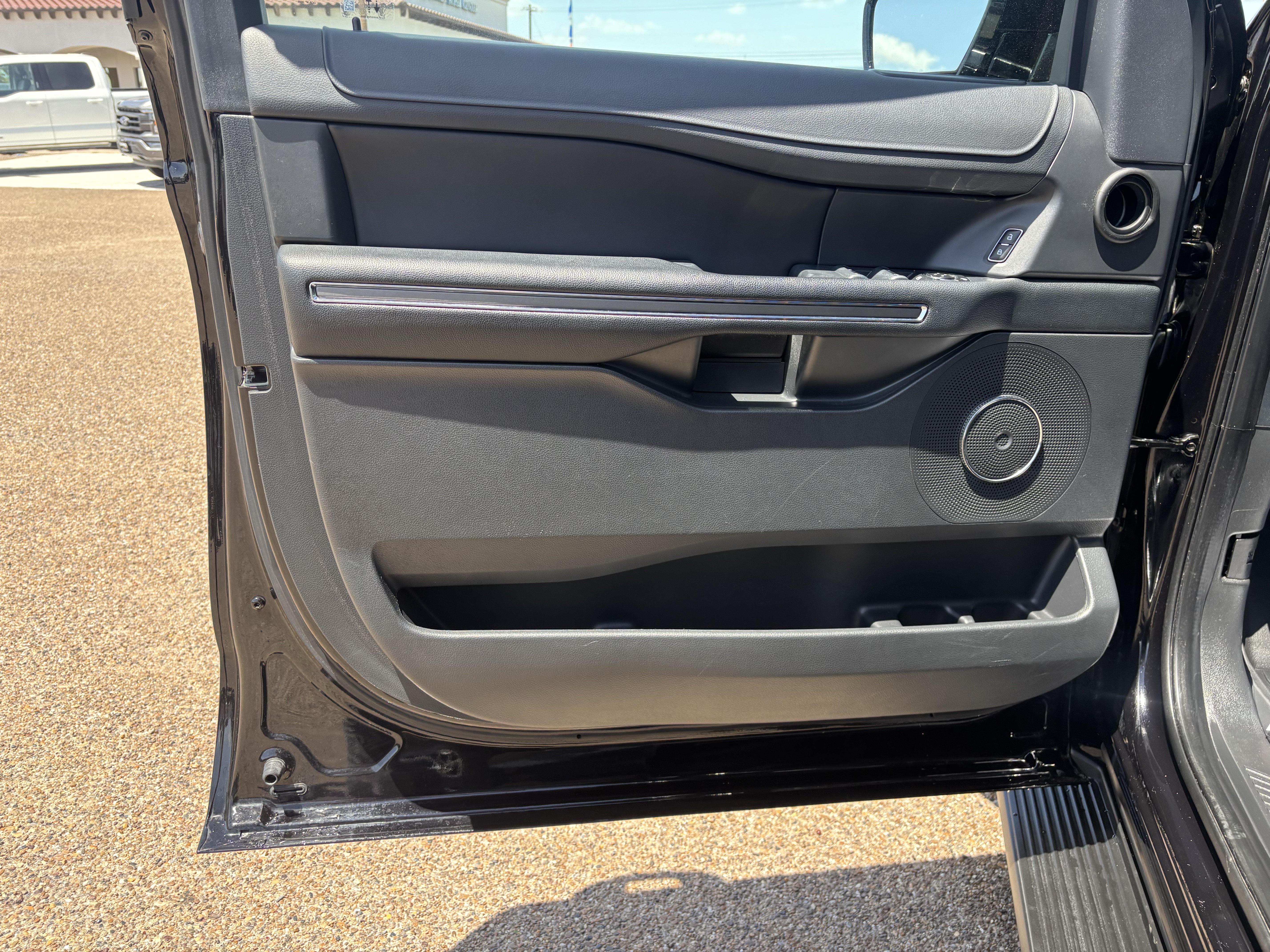 Certified 2023 Ford Expedition XLT RWD image 9