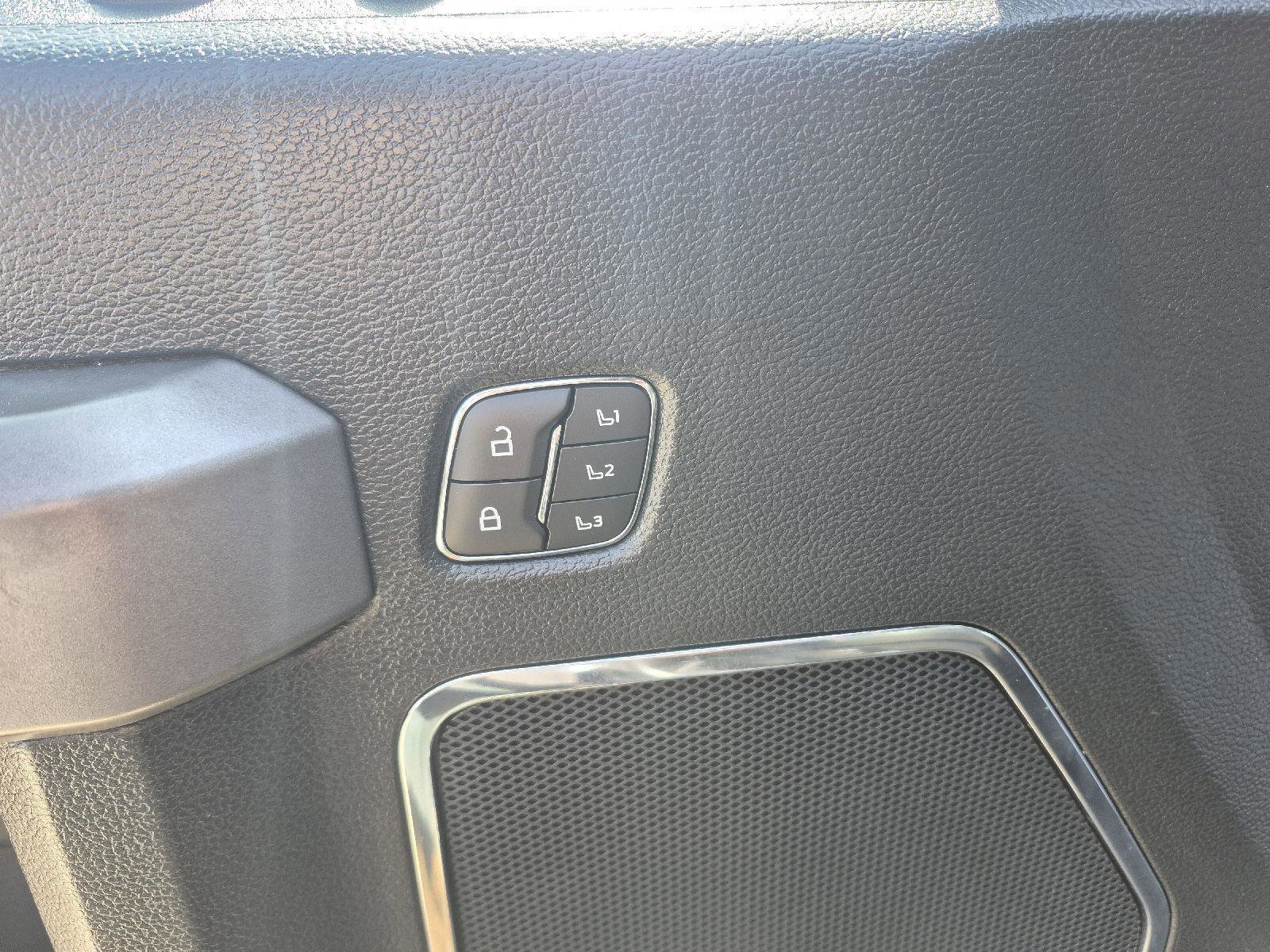 Certified 2020 Ford F250 Platinum w/ FX4 Off-Road Package image 9