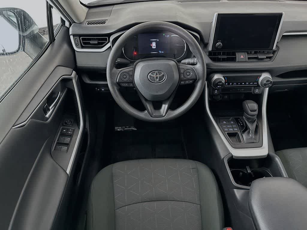 Used 2025 Toyota RAV4 XLE AWD/4WD image 10