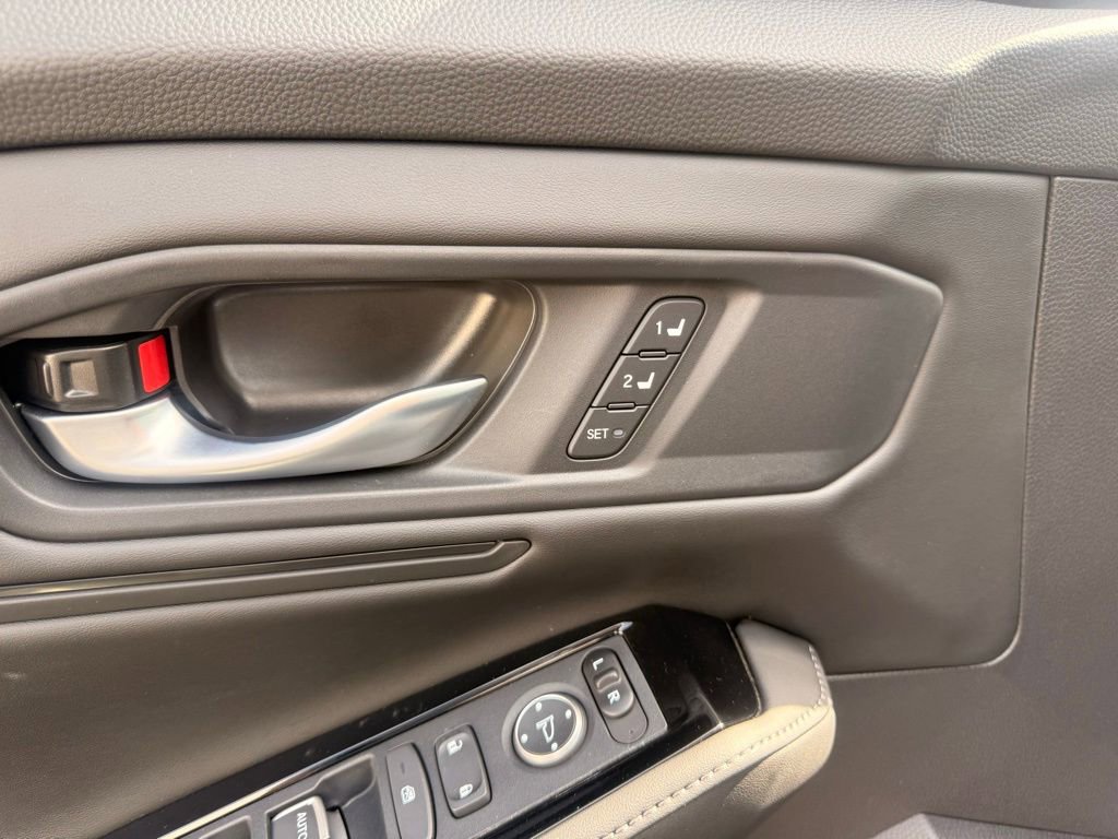Used 2025 Honda Accord Touring image 12