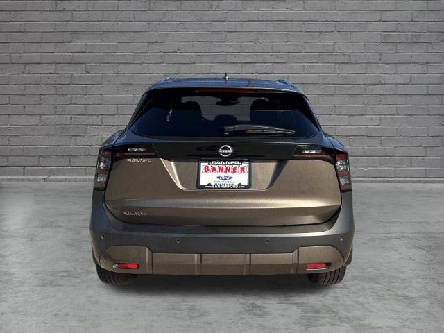 Used 2025 Nissan Kicks SV w/ SV Premium Package FWD image 7