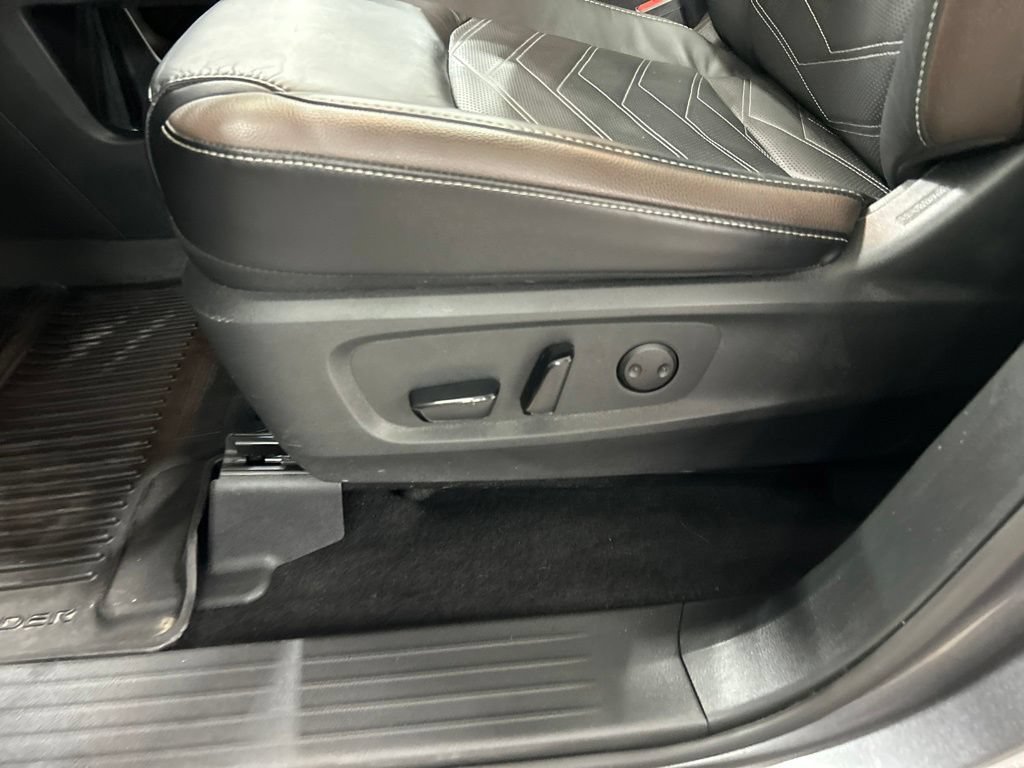 Used 2024 Nissan Pathfinder Platinum AWD/4WD image 12