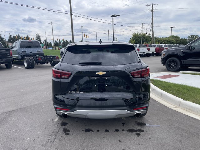 Used 2025 Chevrolet Blazer LT AWD/4WD image 4