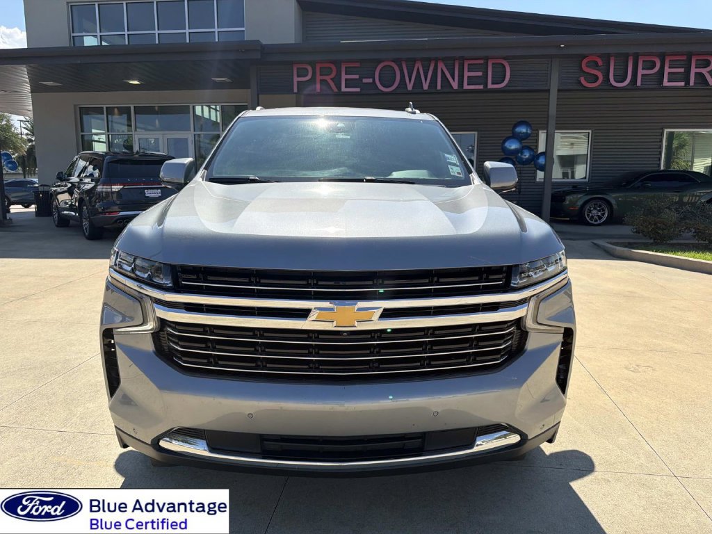 Used 2023 Chevrolet Suburban LT w/ Luxury Package RWD image 2