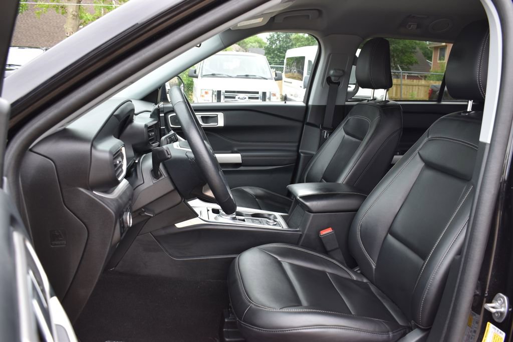 Certified 2023 Ford Explorer XLT w/ Equipment Group 202A AWD/4WD image 6