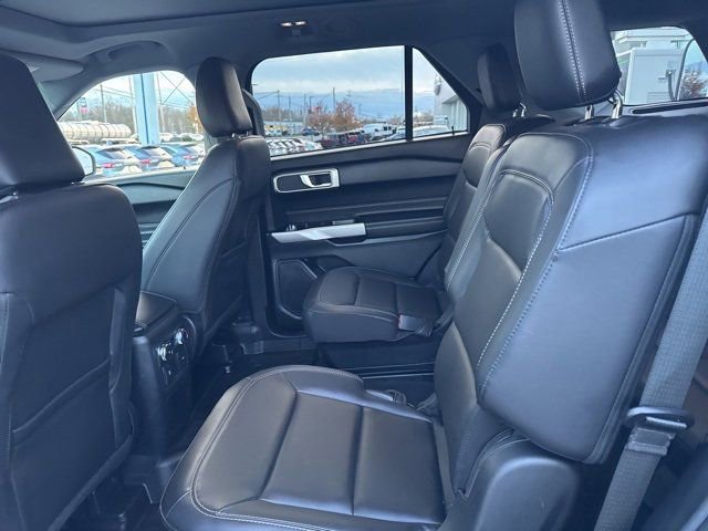 Certified 2022 Ford Explorer XLT w/ Equipment Group 202A image 13