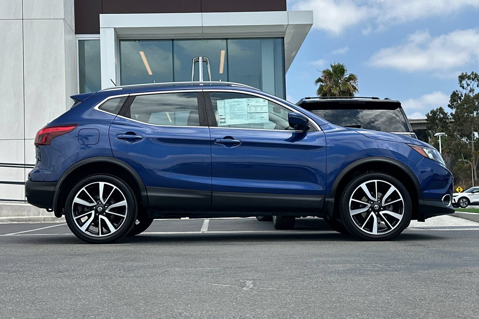 Used 2017 Nissan Rogue Sport SL FWD image 2