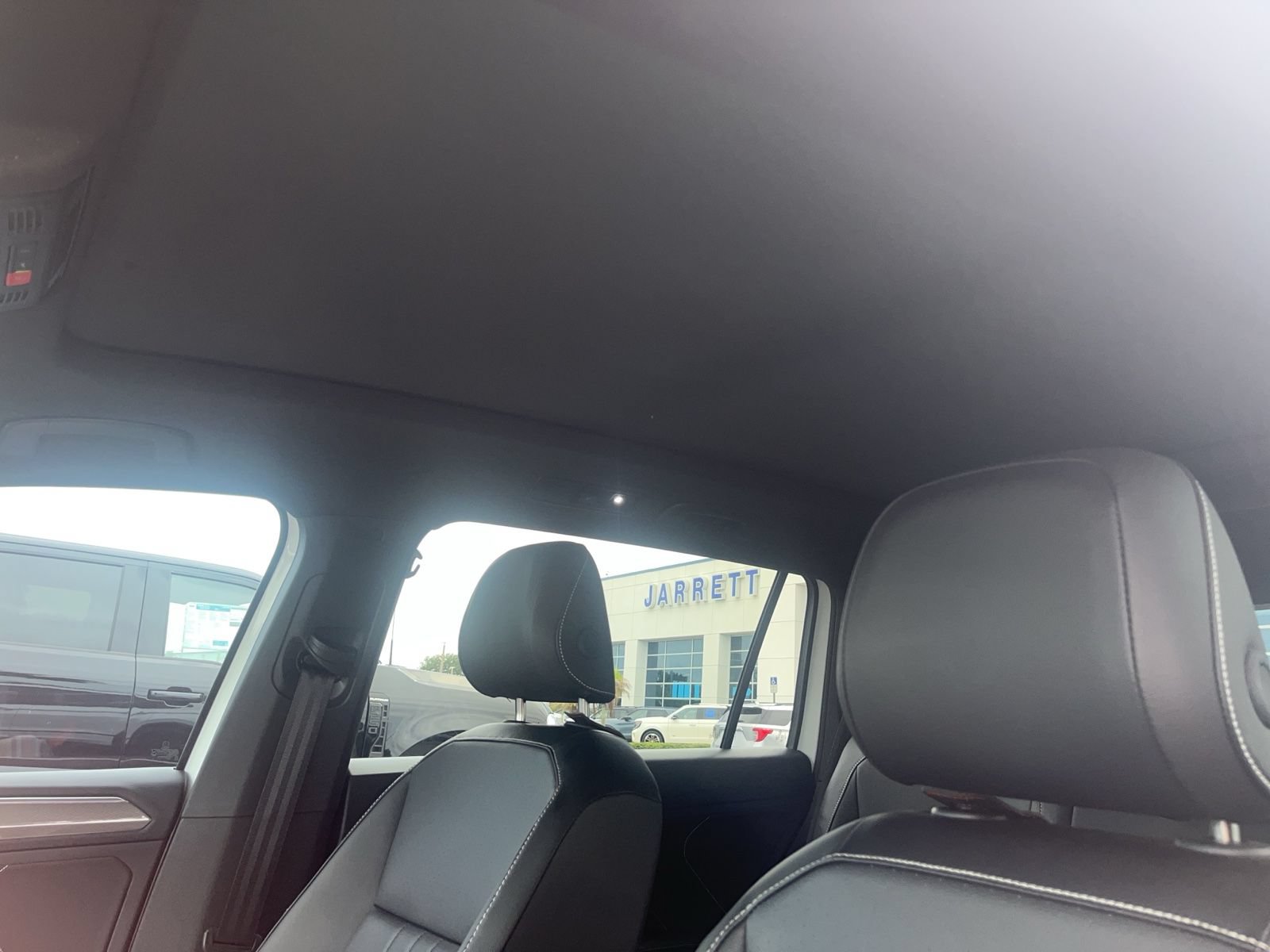 Used 2024 Volkswagen Tiguan SE R-Line AWD/4WD image 4