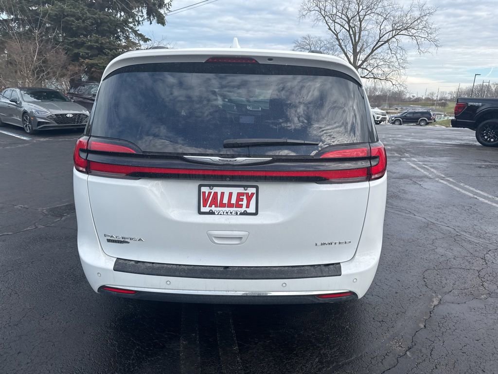 Used 2022 Chrysler Pacifica Limited image 9