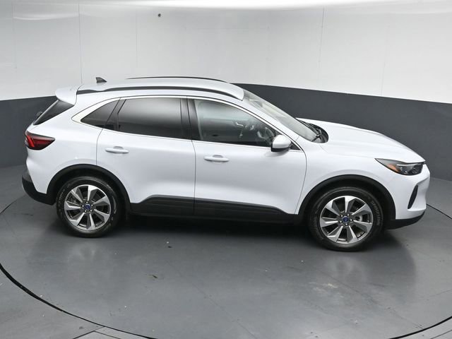 Certified 2025 Ford Escape Platinum AWD/4WD image 18