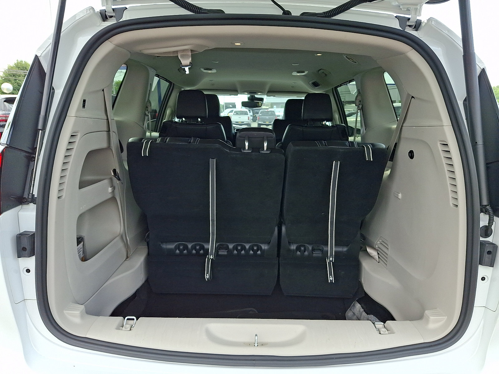 Used 2023 Chrysler Pacifica Touring-L FWD image 27