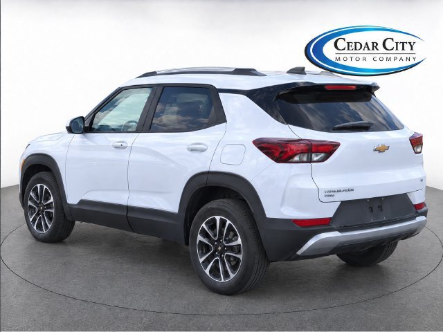 Used 2025 Chevrolet TrailBlazer LT AWD/4WD image 3