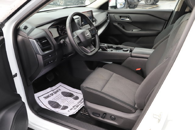 Used 2025 Nissan Rogue SV AWD/4WD image 11