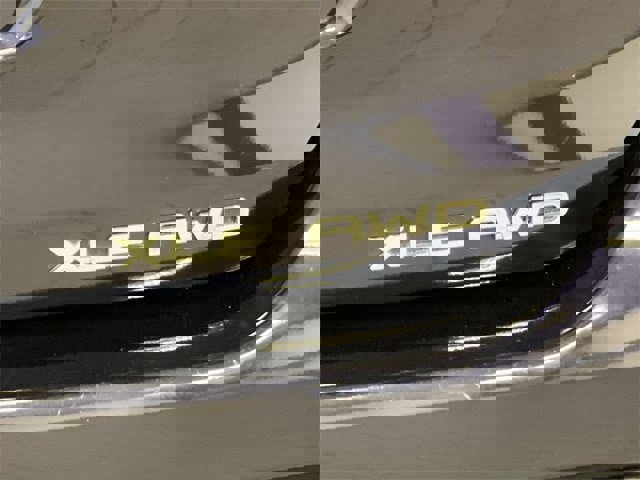 Used 2024 Toyota Highlander XLE image 6