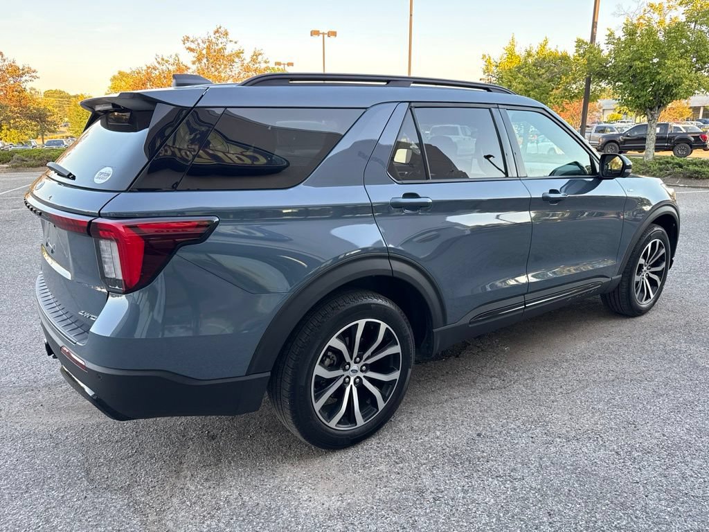 Certified 2025 Ford Explorer ST-Line AWD/4WD image 9