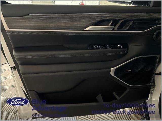 Used 2024 Jeep Wagoneer L Series II RWD image 14