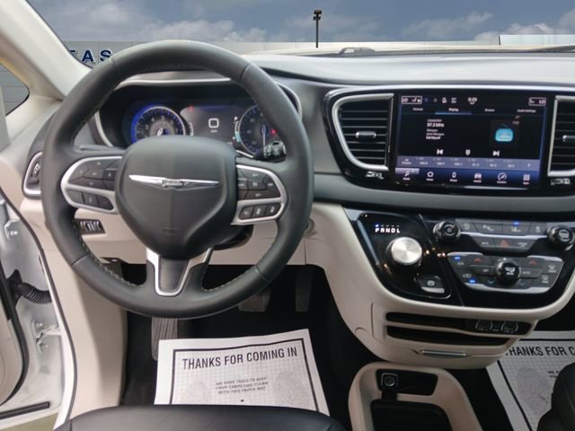Used 2024 Chrysler Pacifica Touring-L FWD image 10
