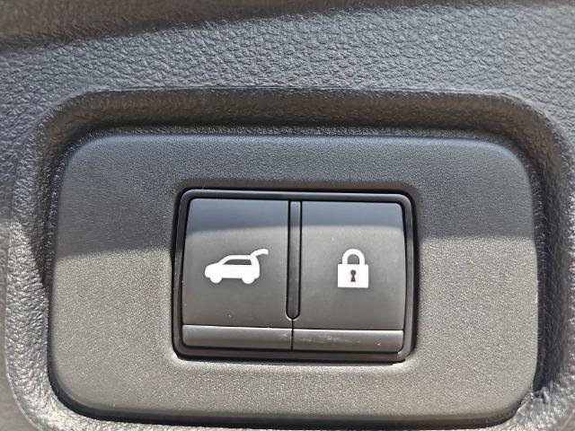 Used 2025 Nissan Pathfinder SV AWD/4WD image 13