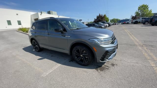 Used 2024 Volkswagen Tiguan SE R-Line AWD/4WD image 2