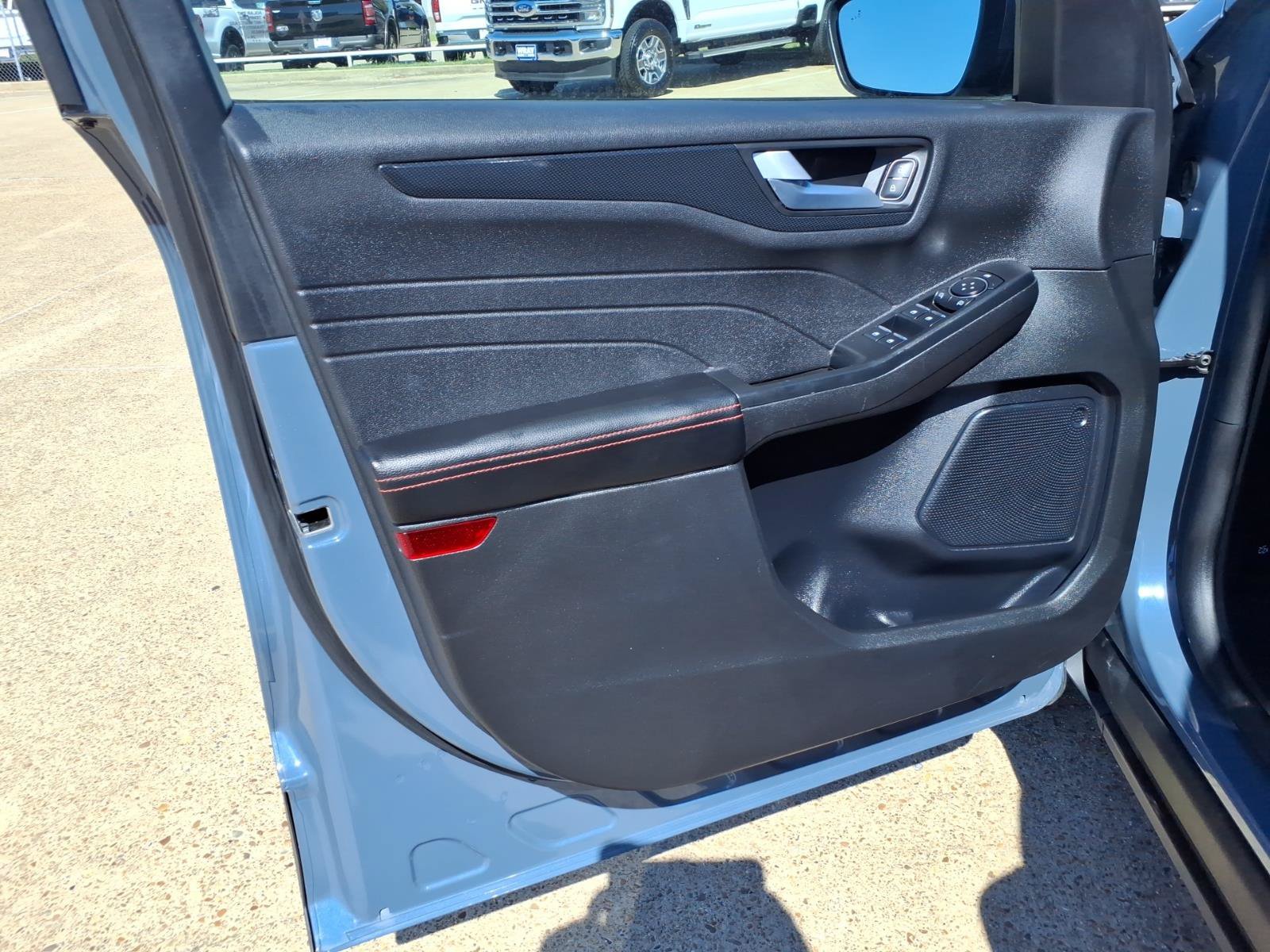 Certified 2025 Ford Escape ST-Line Select AWD/4WD image 18