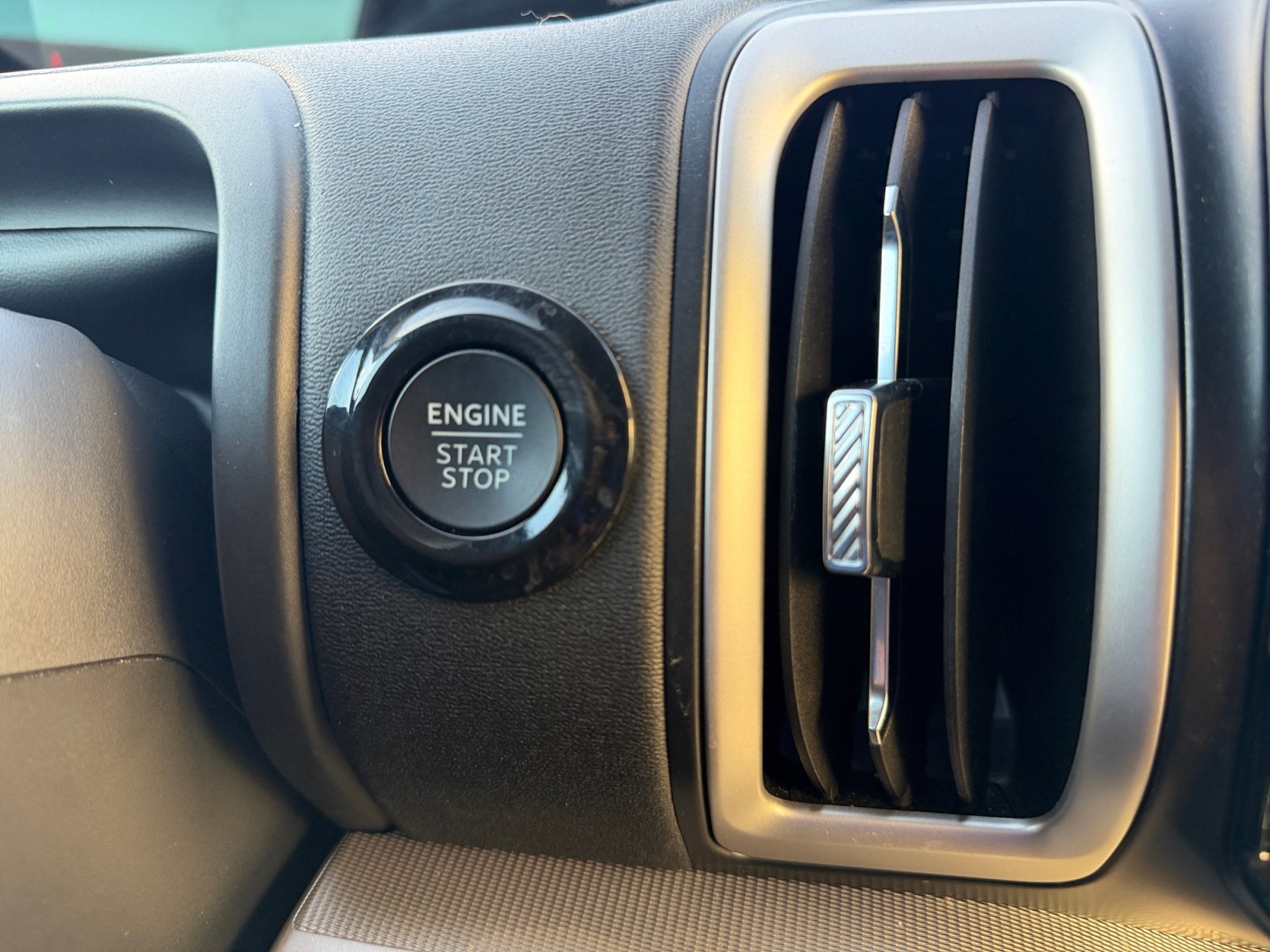 Certified 2025 Ford Expedition Active AWD/4WD image 25